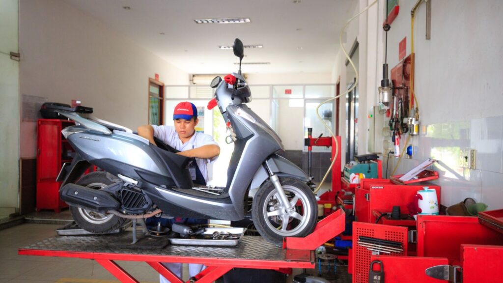 Elektrinio paspirtuko varžtų ir sulenkimo mechanizmo apžiūra